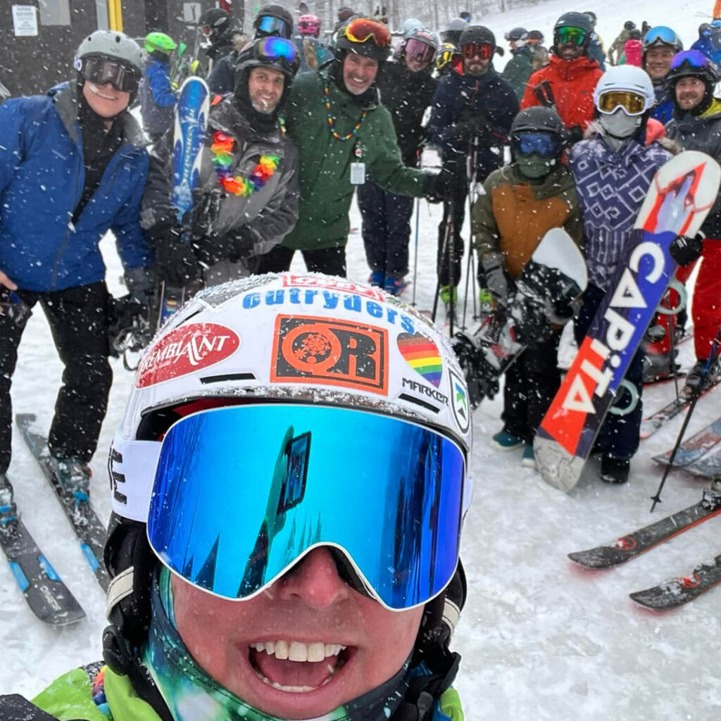 front-square-group-snow